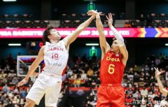 中国男篮是以79-63大胜日本队，取得开门