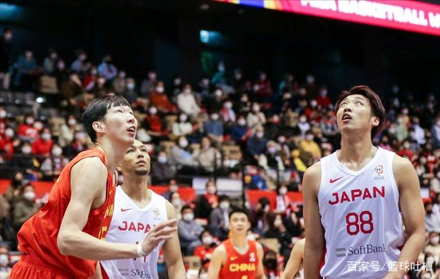 中国男篮大胜日本！杜锋反而不高兴，球队出现一个大水货