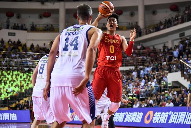 中国男篮世预赛绝对实力碾压日本男篮，有望双杀对手