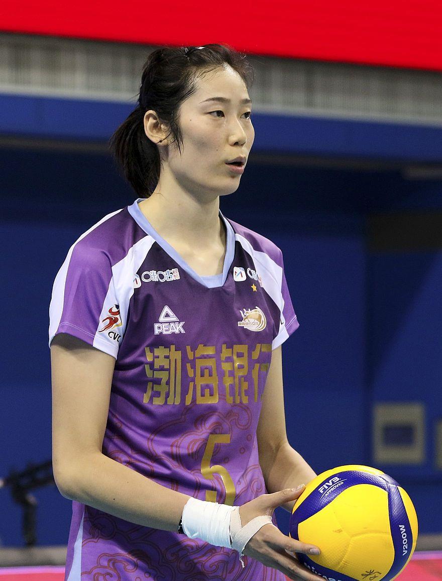 中国女排受质疑!3大主力接连手术,朱婷出国,球队或迎来大变动