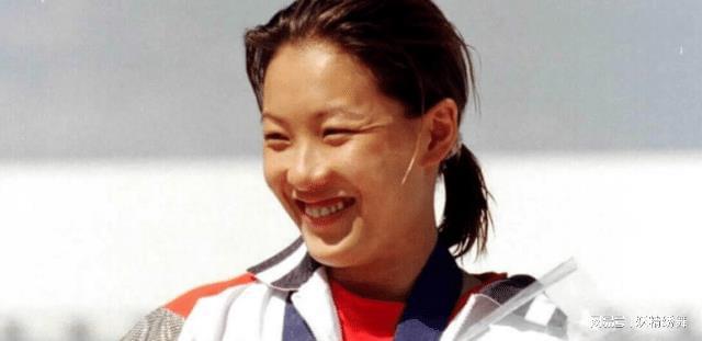 伏明霞搬出梁家豪宅,与梁锦松被传已离婚?或是因为妻子闺蜜