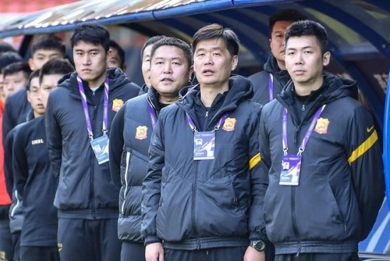足协召6大名宿进国足教练组!球迷质疑:政出多门,是要完蛋?