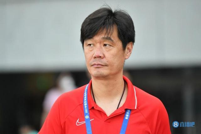 北青:李霄鹏一期国足遭遇用人难题,豪华助教团边看边听边学