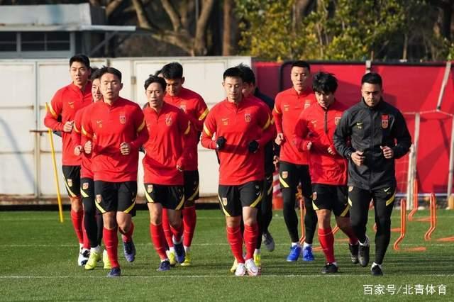 李霄鹏一期集训遭遇“用人难题”,“豪华助教团”半数将无法赴日