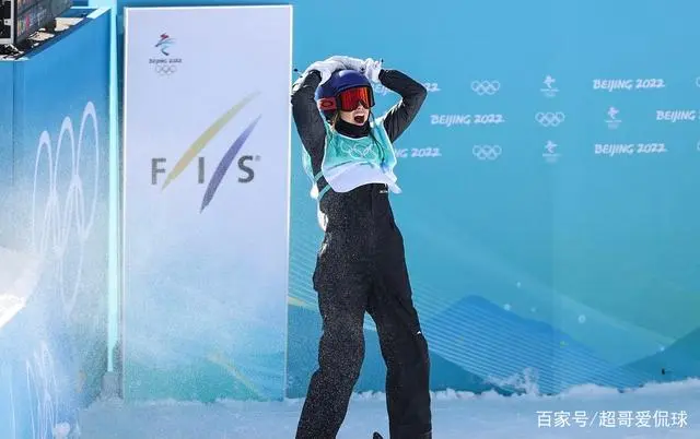 谷爱凌人生赢家,18岁奥运夺冠,年收入2.5亿,前凸后翘身材傲人
