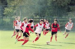 中国女足在亚洲杯决赛上以3：2的成绩战