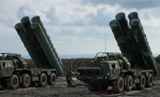 俄军装备的S-300P防空导弹。