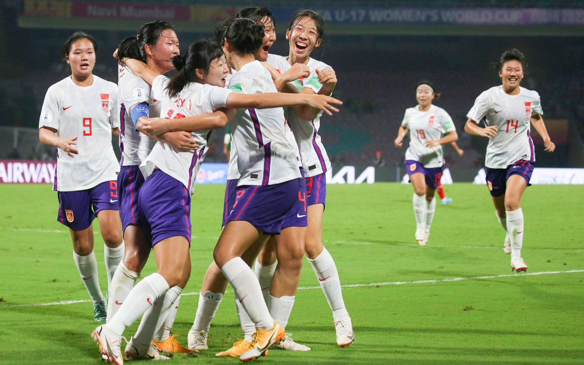 ▲10月12日，女足U17世界杯上，中国队球员在比赛中庆祝进球。图/新华社