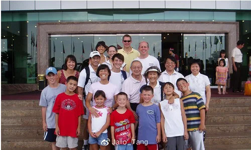 2007年邓新贤携夫人、子女回国探亲