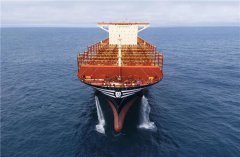 全球最大级别集装箱船在沪交付，比目