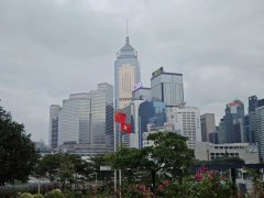 股市楼市低迷，但香港居民收入增长还